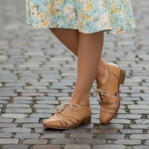 Clarks Tan leather loafers 7